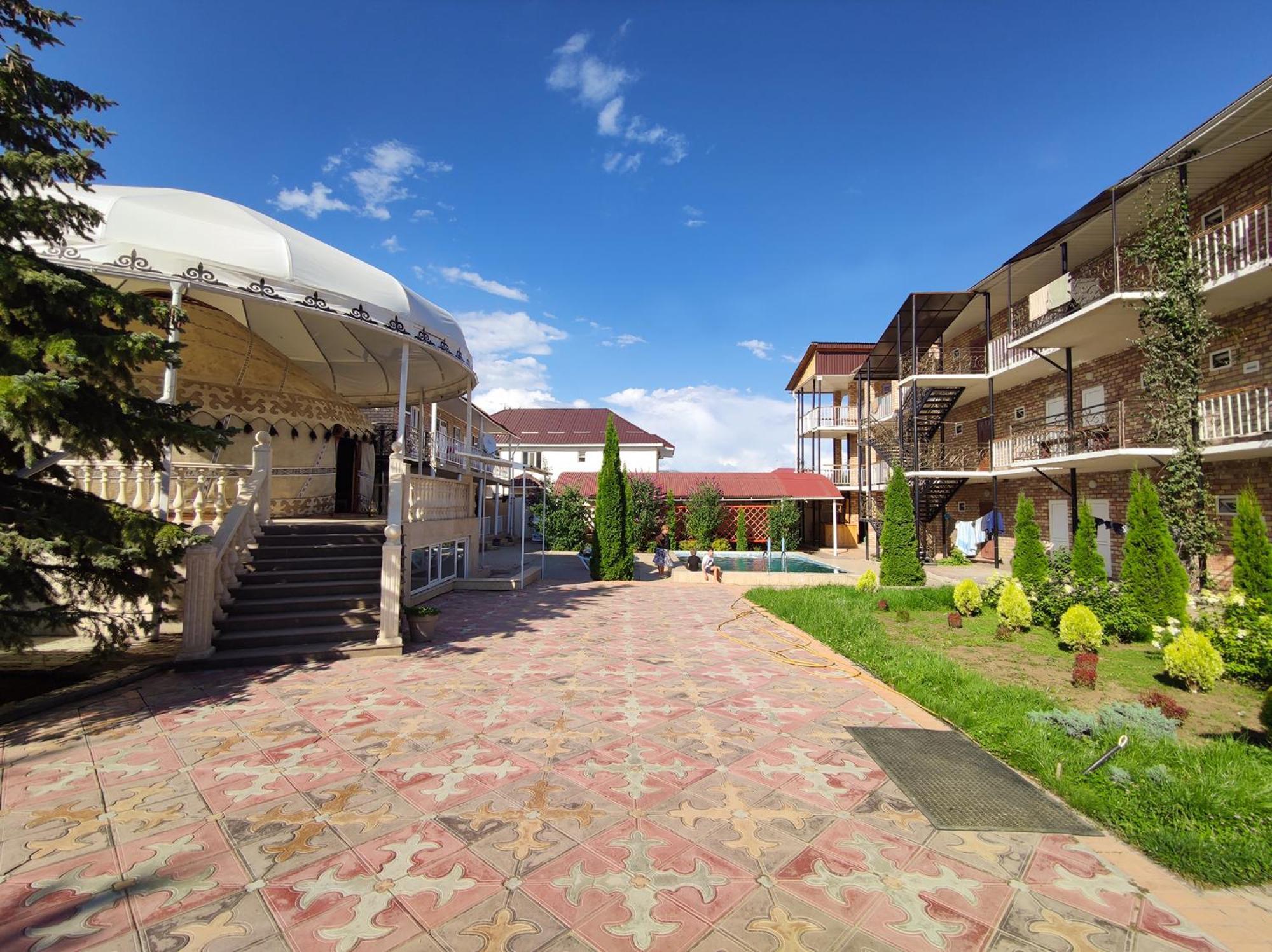 Hotel Адилет Cholpon-Ata Esterno foto