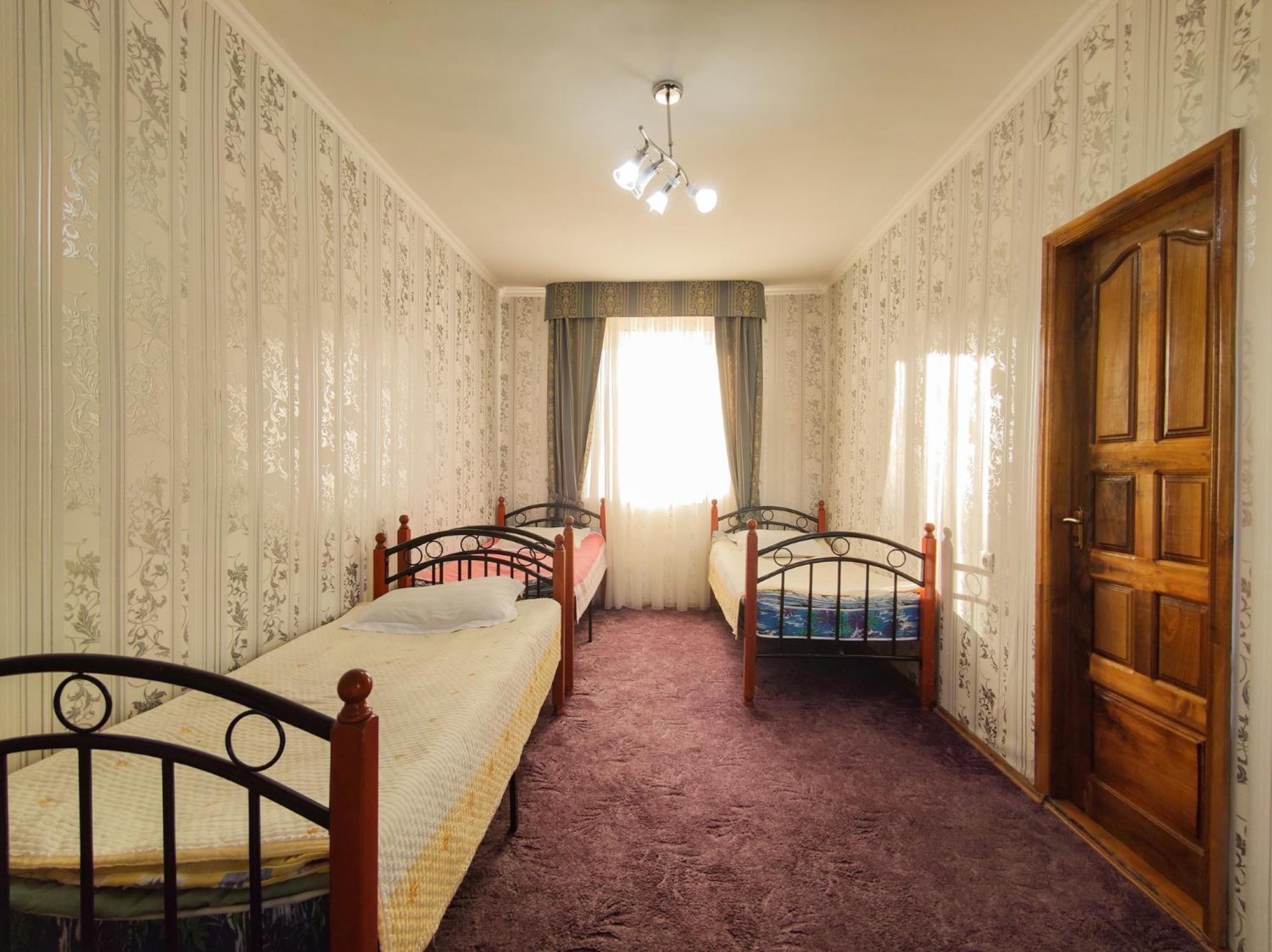 Hotel Адилет Cholpon-Ata Esterno foto