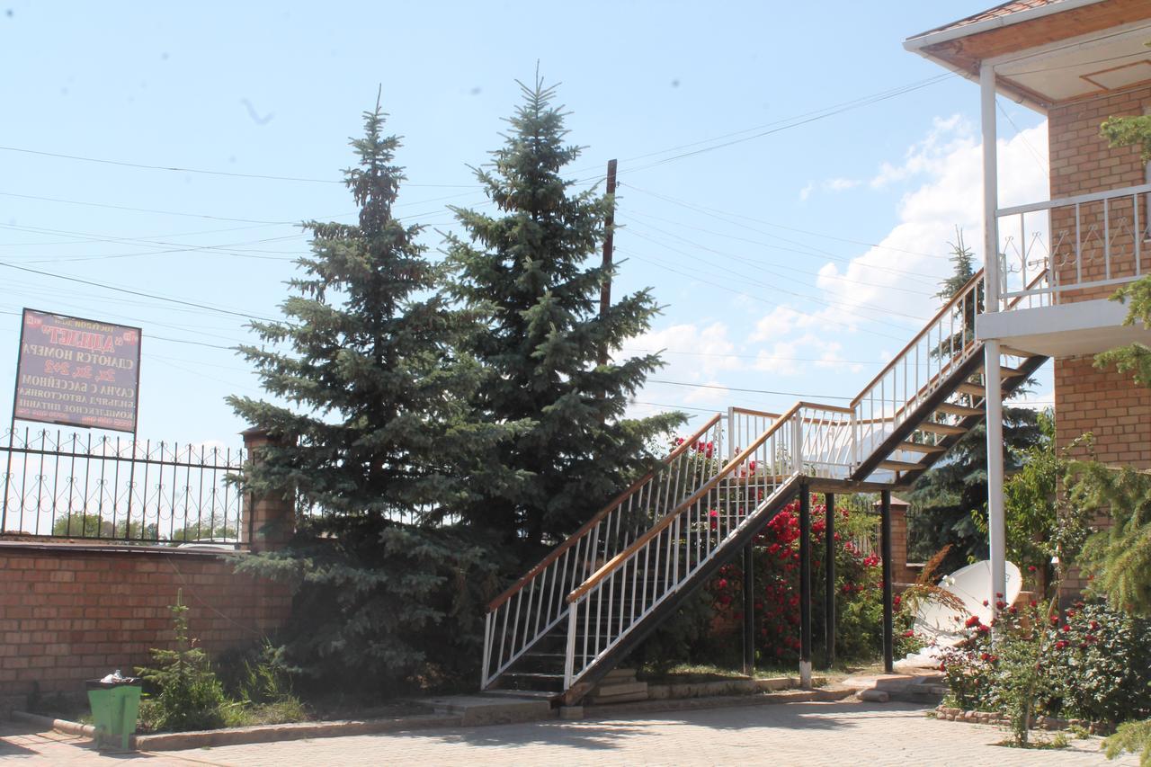 Hotel Адилет Cholpon-Ata Esterno foto